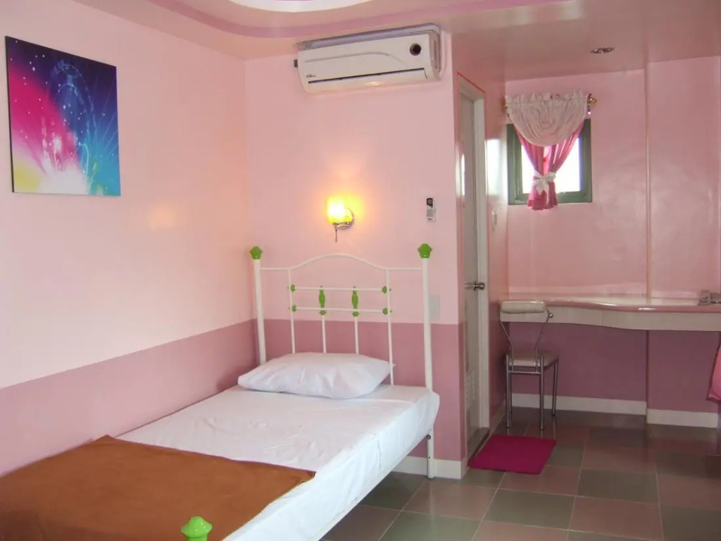Economy room