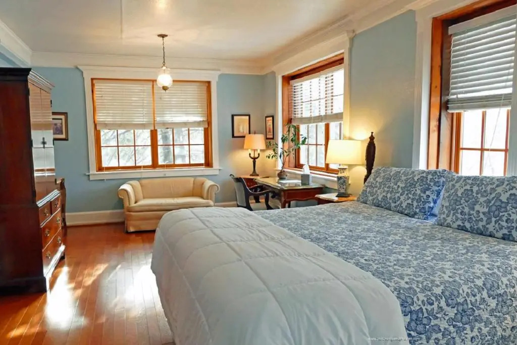 觀景標準雙人房，配有雙人床