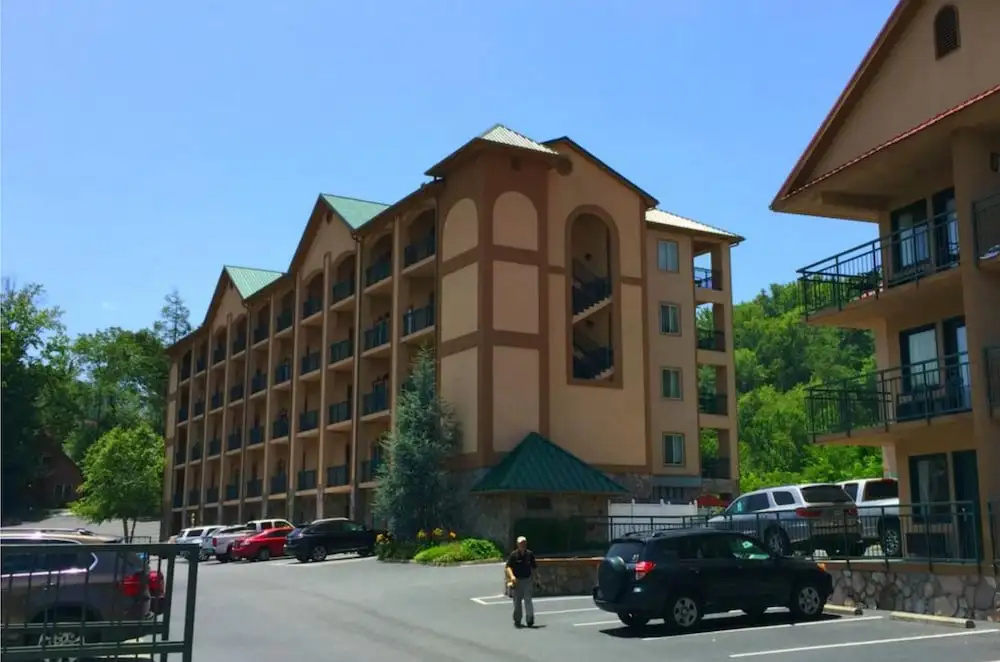 The Peaks at Summit Manor
