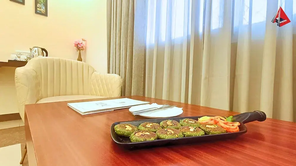 Premium Double room (full double bed)