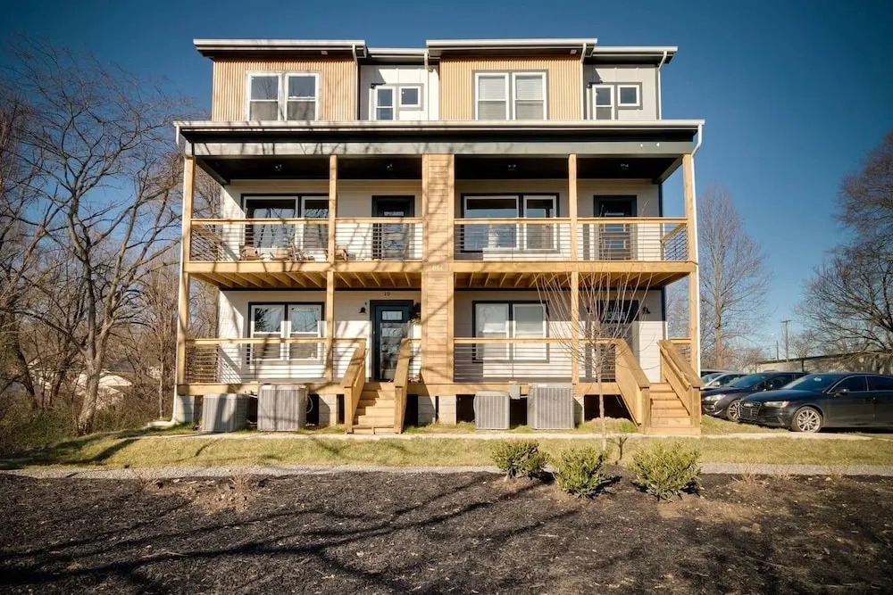 East Farmhouse — фото