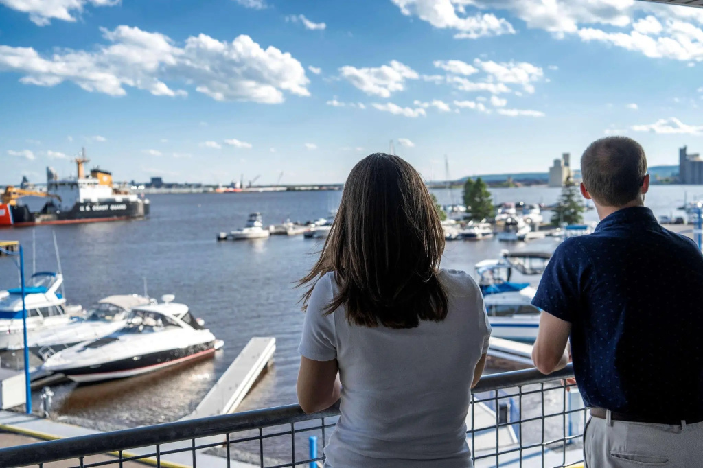 Park Point Marina Inn - Chambres