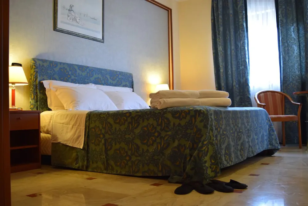Standard Double room with balcony (full double bed)