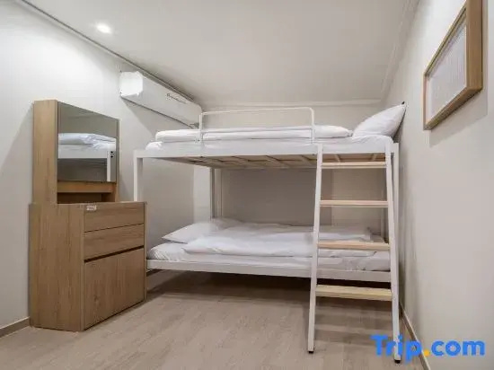 Deluxe Double room (full double bed)