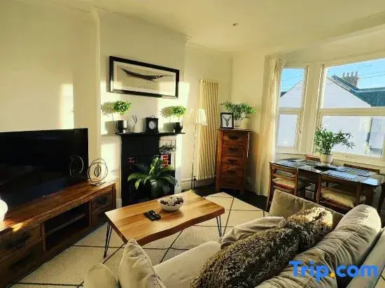 Hill Grove 2 Bedroom Apartment