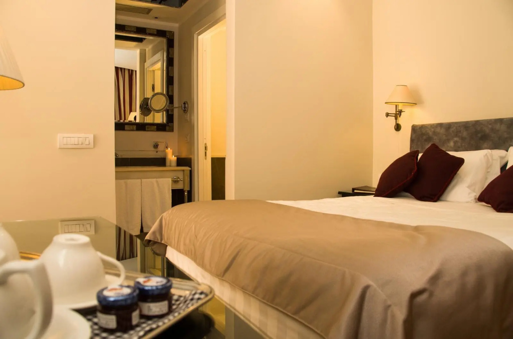 Classic Double room (full double bed)