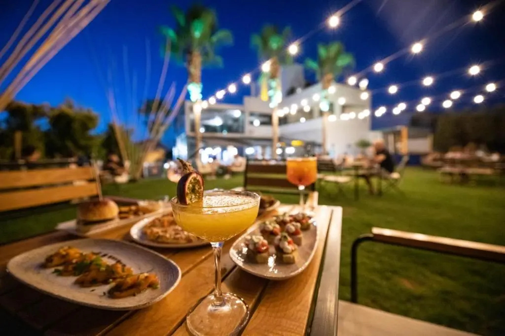 Food & Beverage