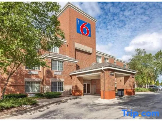 Motel 6 Suites Milwaukee Brookfield, WI