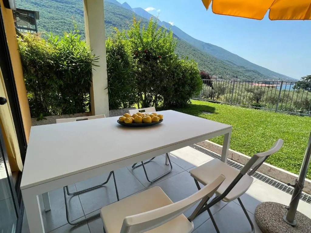 1 Bedroom Apartment with lake view