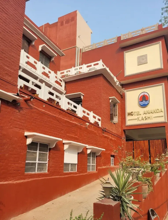 Hotel Ananda Kashi