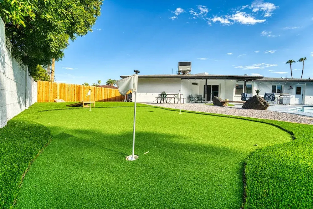 3BR Sleeps 8 Pool Putting Green BQQ Large Island!