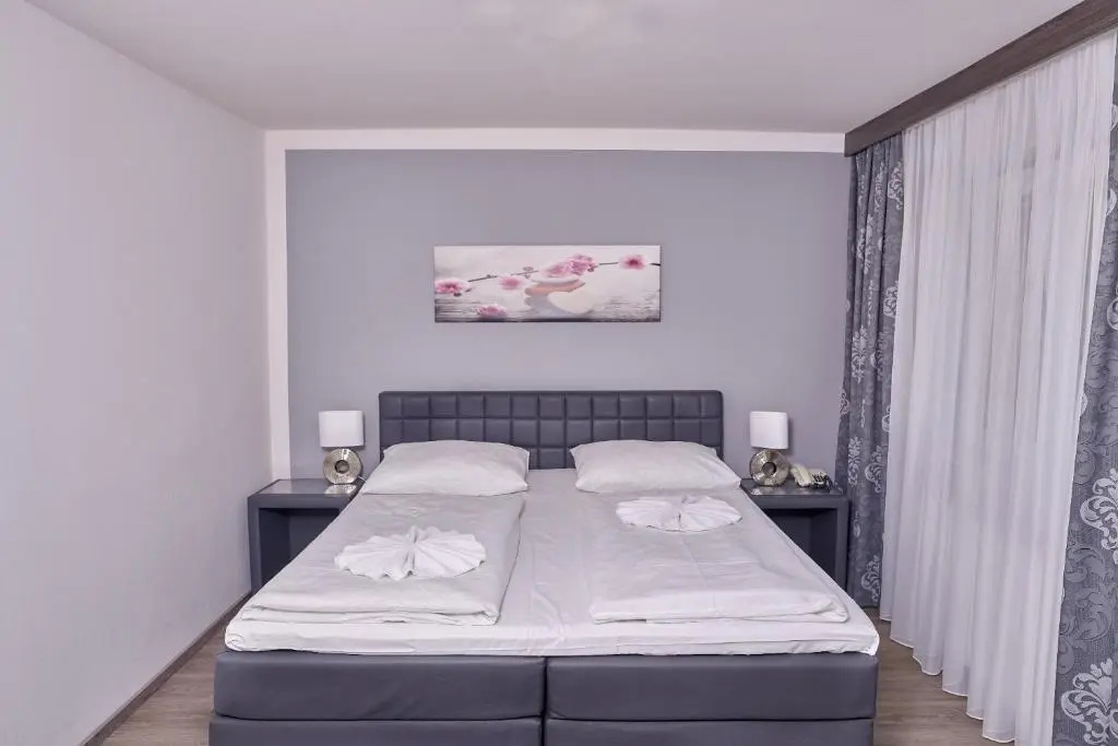 Standard Double room with garden view (full double bed)