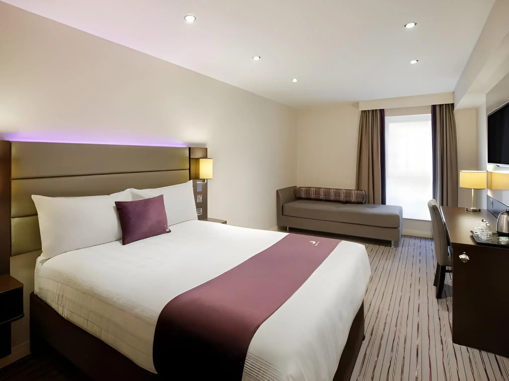 Premier Inn London Tolworth — фото
