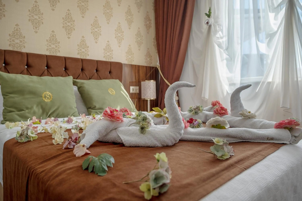 S White Hotel — 5