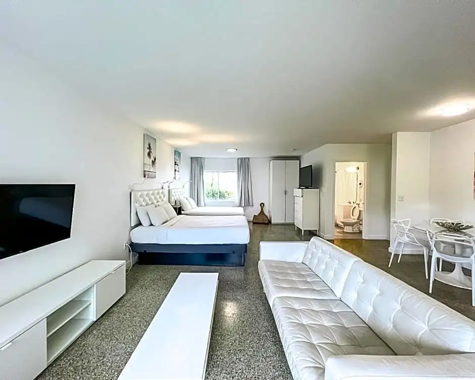 Quadruple Family Suite