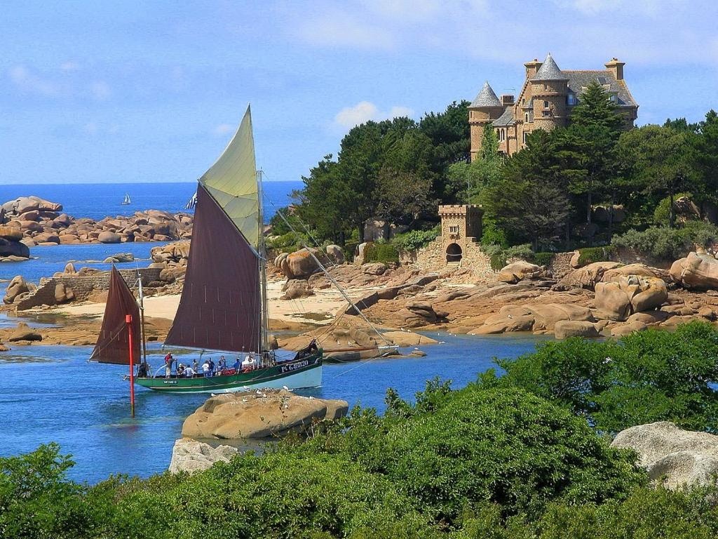 Jolie Maison Rénovée Exposée Sud avec Cour Fermée - ref 54