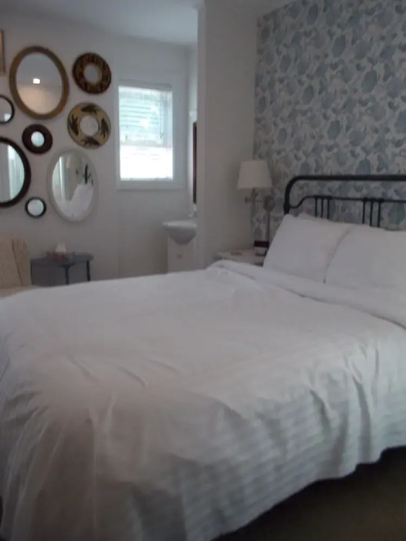Standard Double room with balcony (full double bed)
