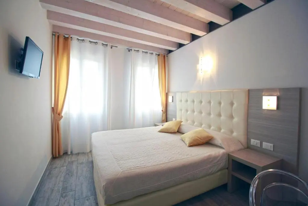 Standard Double room with garden view (full double bed)