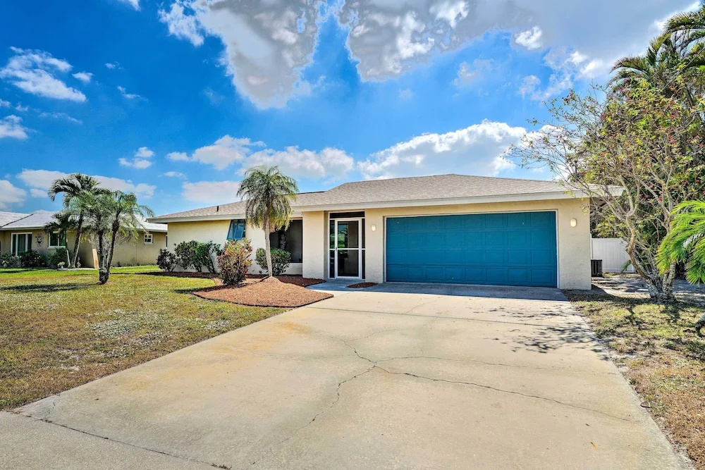 6 Mi to Dtwn Cape Coral: Home w/ Spacious Lanai!