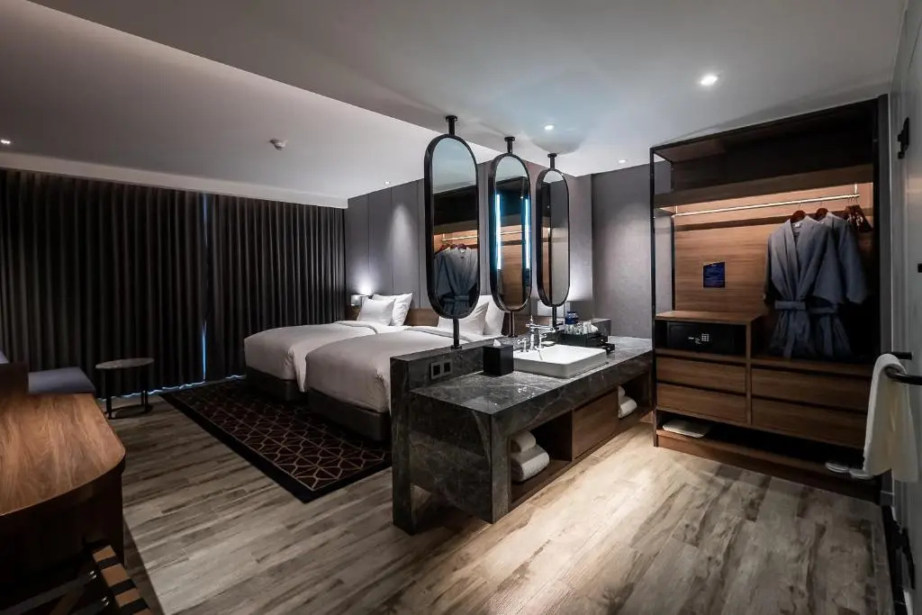Ayathorn Bangkok Hotel Room Type - Superior King Room