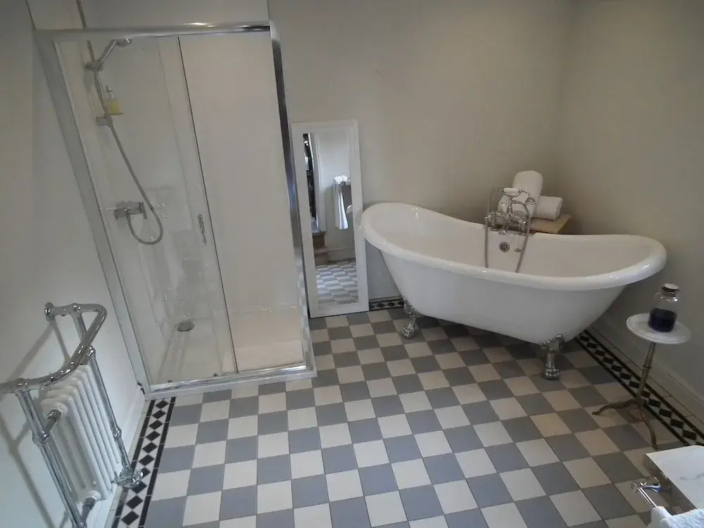 Luxury Double room (full double bed)