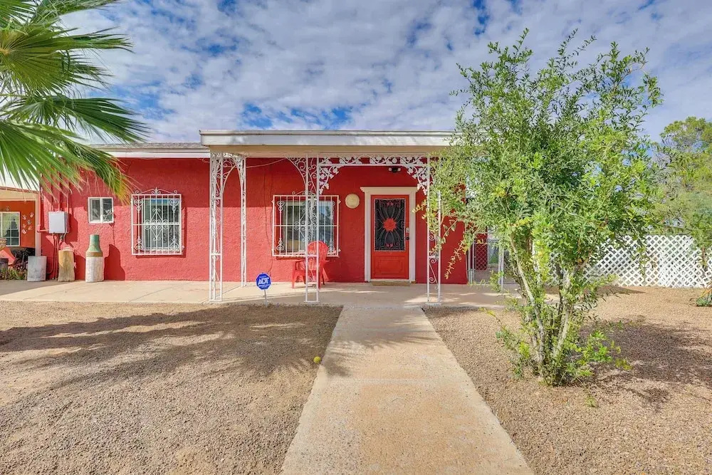 Walk Downtown: Authentic Adobe Home in Las Cruces!
