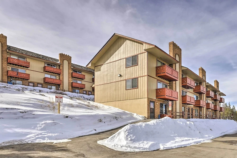 Steps to Dillon Reservoir: Mtn-view Condo