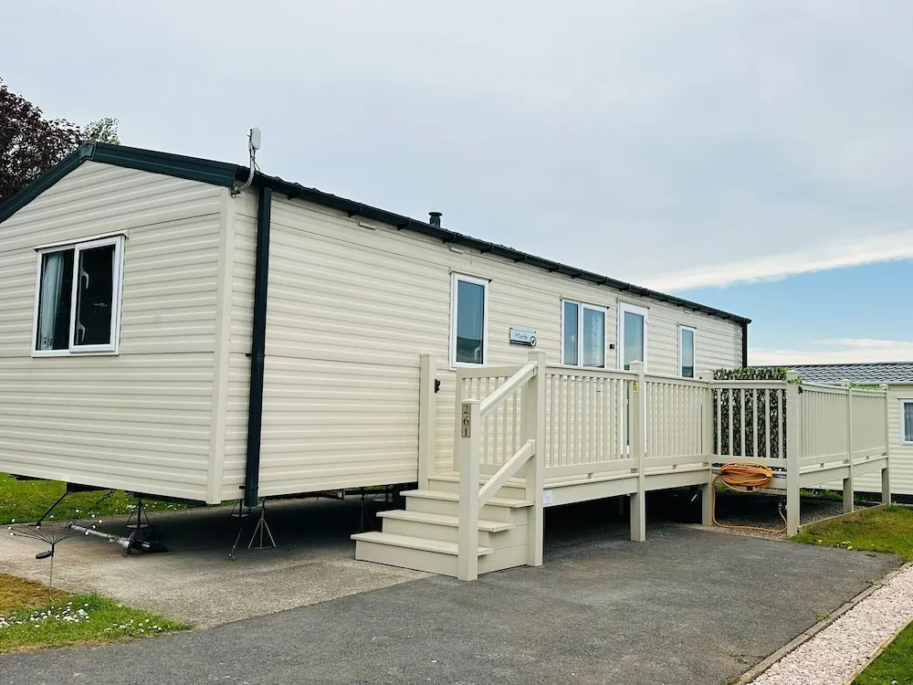Bang Tidy - Cabin - Sleep 6 - Wifi - Pool and 50 Percent Towards Passes