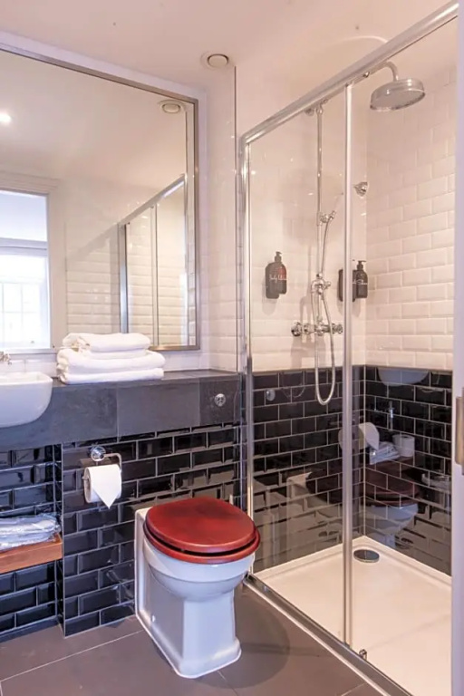 Deluxe Double room (full double bed)