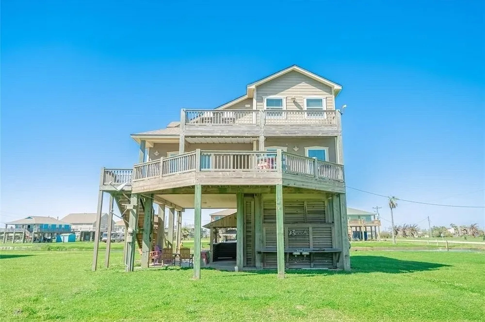Family Tides 4 Bedroom Home by RedAwning