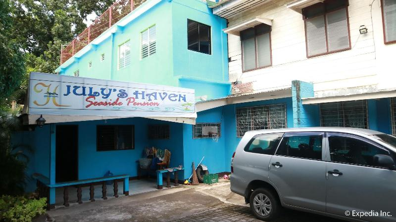 RedDoorz @ July's Haven Seaside Pension Camiguin