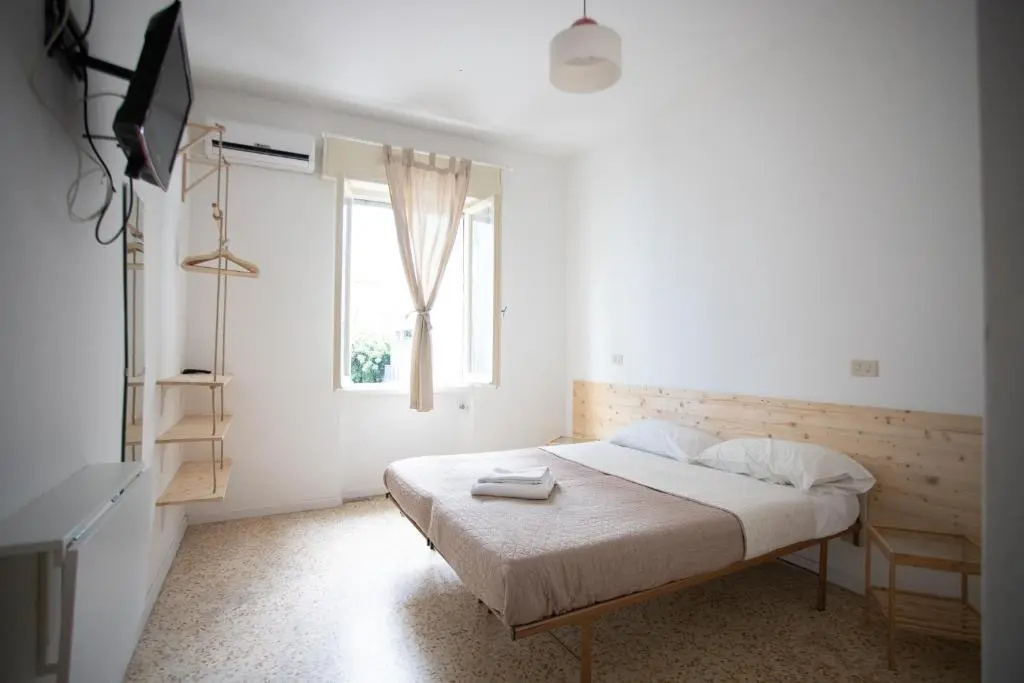 Double room (full double bed)
