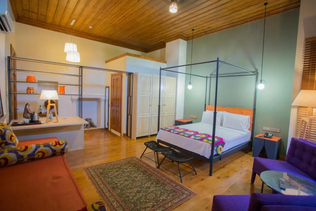 Deluxe Double room (full double bed)