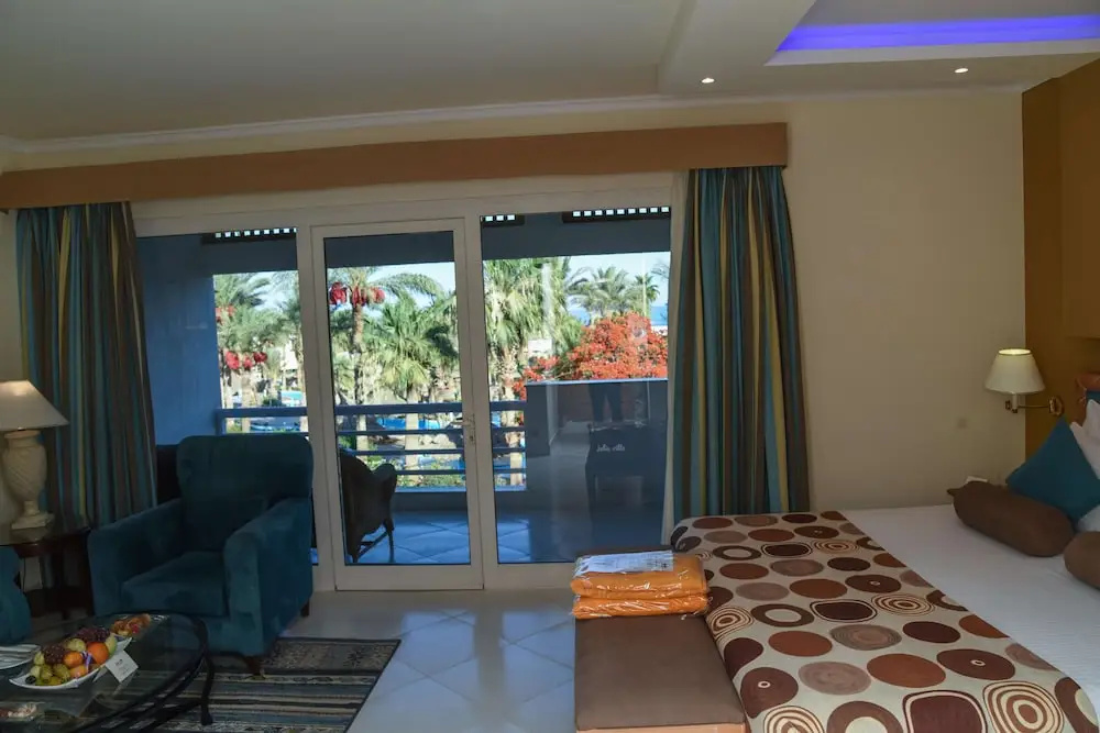 Двухместный номер Deluxe с видом на море двуспальная кровать в Pickalbatros Golf Beach Resort
