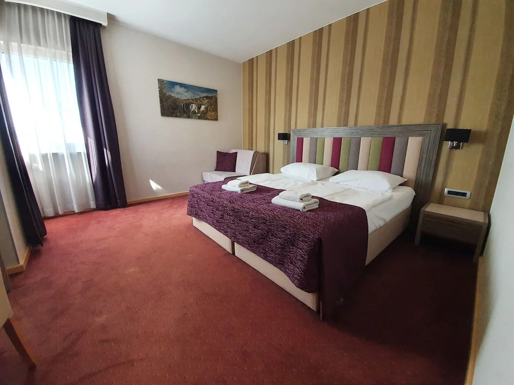 Superior Double room with city view (full double bed)