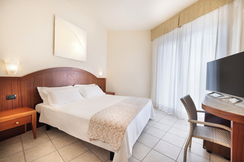 Classic Double room with balcony and with sea view (full double bed)