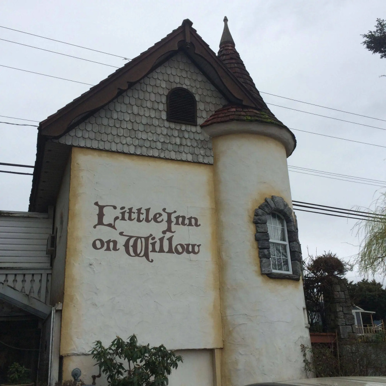 Little Inn On Willow