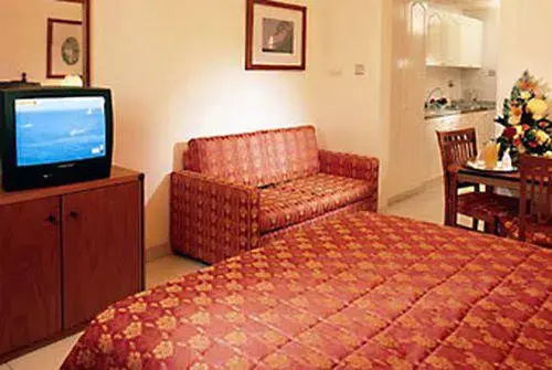 Le Meridien Residence Baniyas Square 1