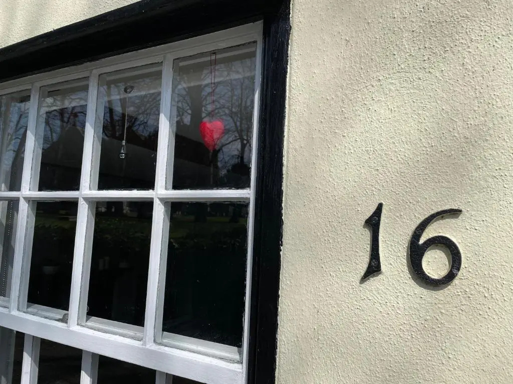 Charming Town Centre Character Cottage With Parking