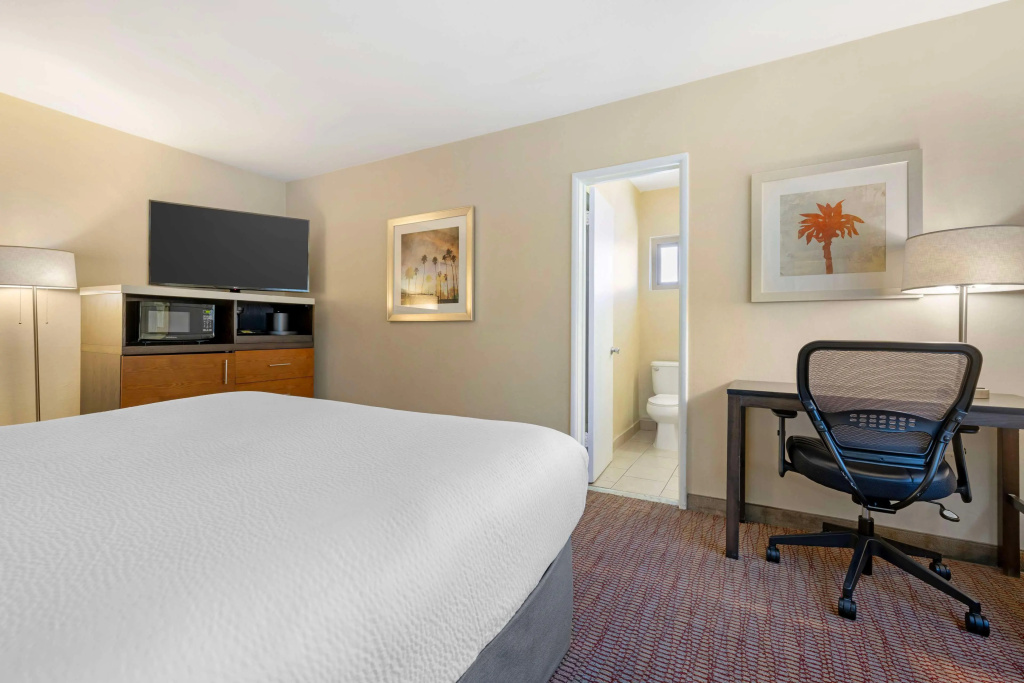 Отель Best Western Royal Palace Inn & Suites в Лос-Анджелесе
