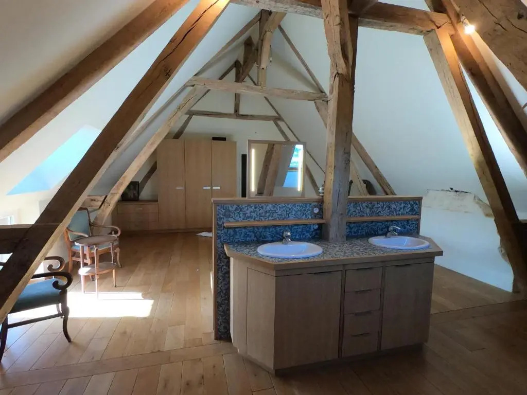 4 Bedrooms Cottage
