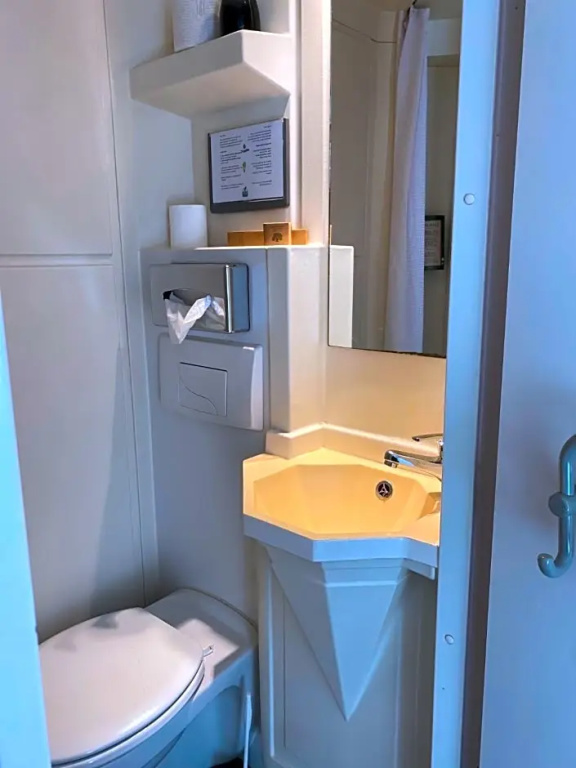 Economy room