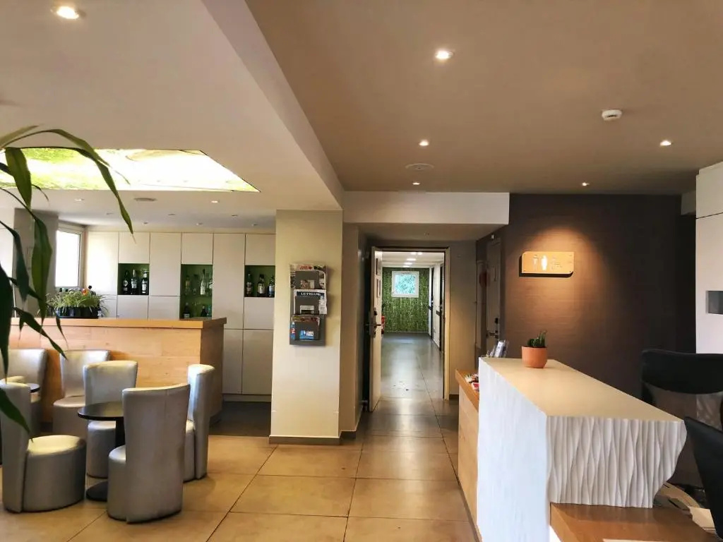 Lobby & Reception
