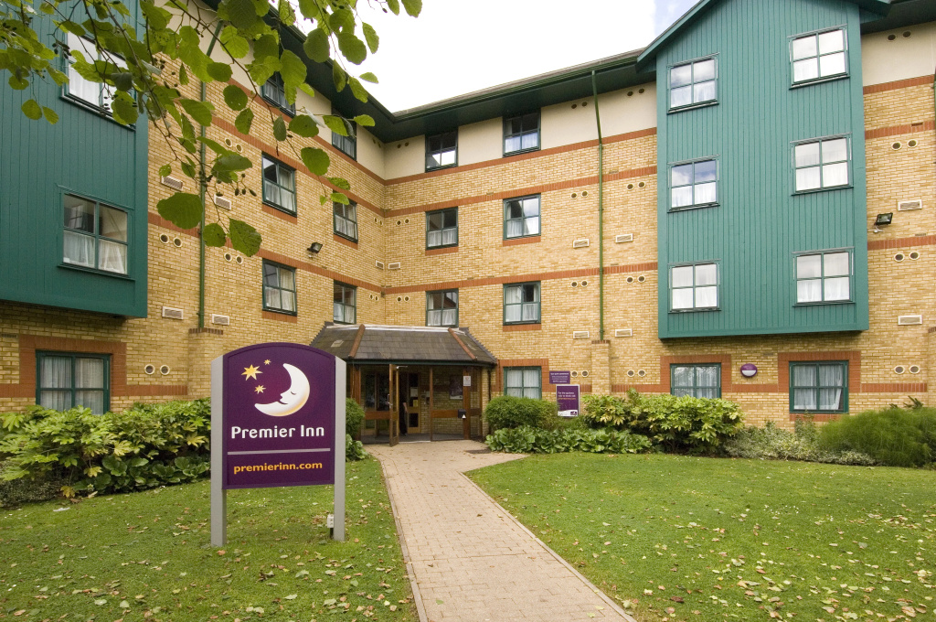 Premier Inn Luton Airport - фото 15