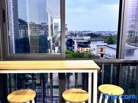 Dengfenglai • Female-Only Hostel (Nancun Wanbo)