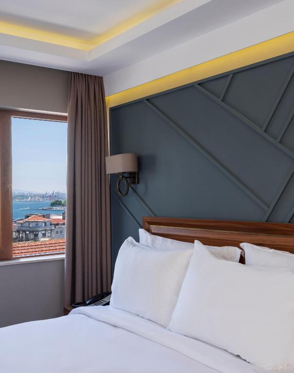 Двухместный номер Seaview Deluxe двуспальная кровать в Azzap Hotel Galata