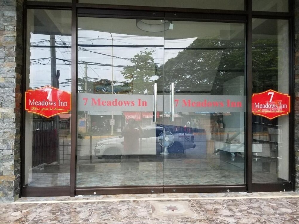 7 Meadows Inn