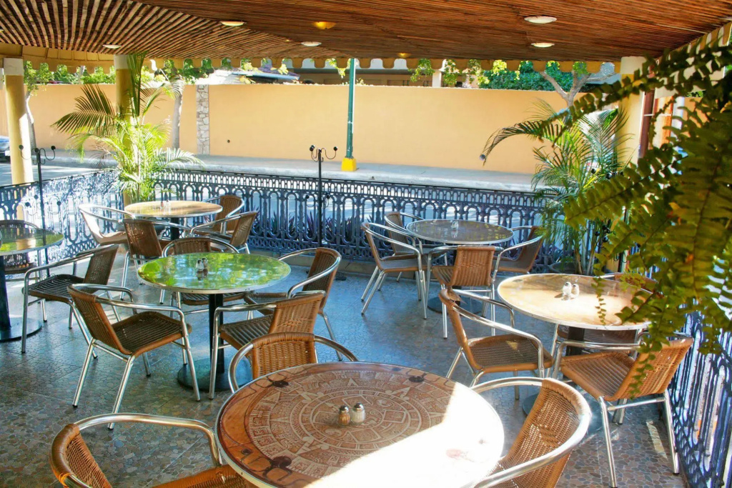 Azteca Inn - Général