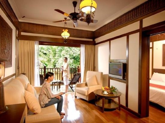 Bukit Merah Laketown Resort