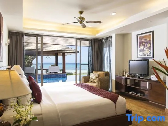 4 Bedrooms Villa beachfront